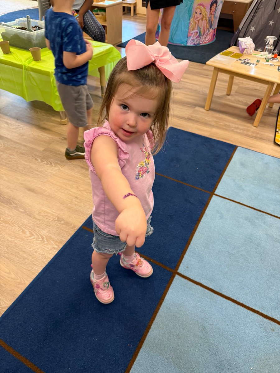 StephanieRISDLM's tweet photo. Little Mustangs Spring Fling concluded with rock painting for our garden, face/body painting, and planting wildflower seeds. What an incredible evening! #RISDDreamBig ⁦@RISDecs⁩ @RISDcla ⁦@IamBranum⁩ https://t.co/C8kDuiXVZH