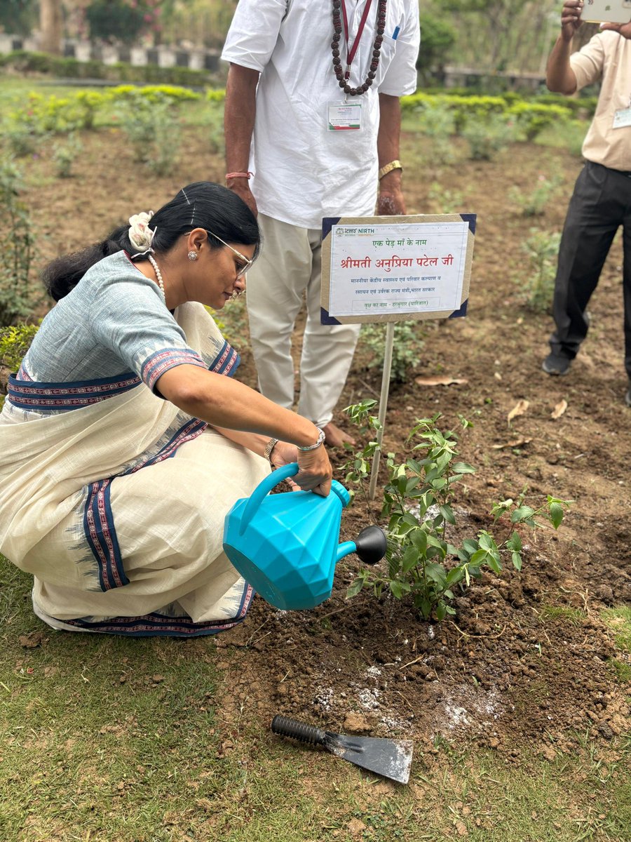NITHR_Jabalpur's tweet photo. The Hon’ble Minister emphasized the integrating cultural practices and traditional
knowledge with innovation, technology-enabled solutions, disease surveillance and
coordinated efforts to build trust among the tribal population  to strengthen healthcare delivery. https://t.co/Tw26JadcO0