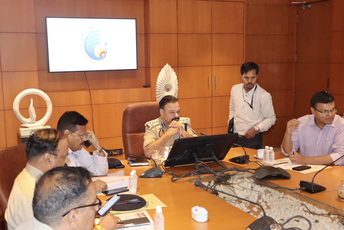 Dr Rajeev Narain Mishra (IPS) tweet media