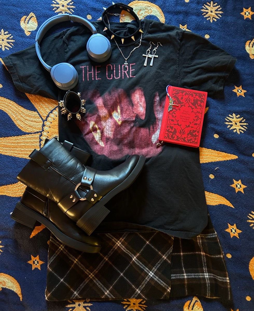 oʇı̣sǝnb!⚢🐛 tweet media