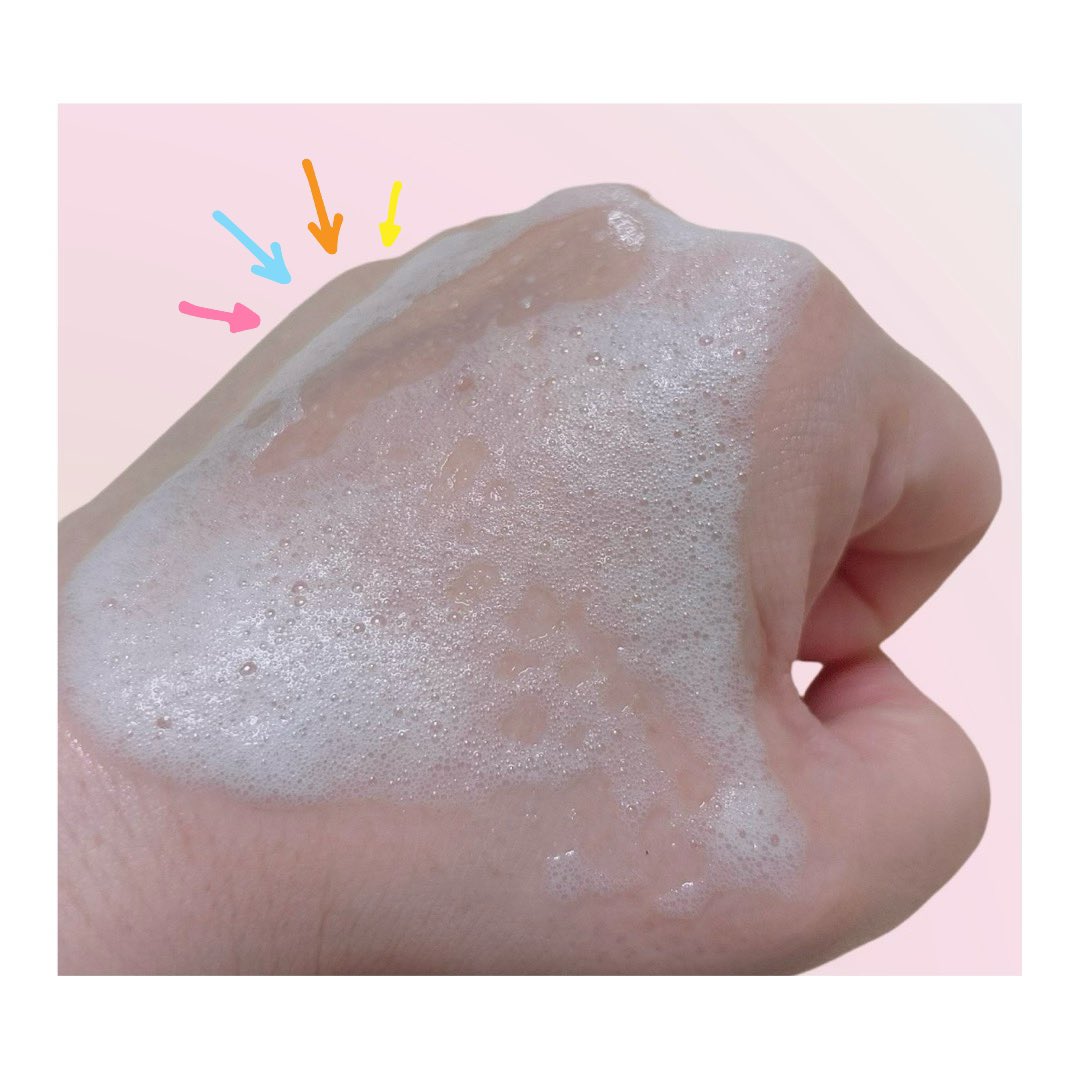 atsumochan's tweet photo. #SILCUS の #ファーストエッセンスセラム を使用しました！

こちらは珍しい泡タイプの美容液なので、スキンケアの1番最初に使います🍀

顔に点置きすると、ジュワ～っと短時間で肌に馴染みます✨

乾燥が気になる部分には重ねづけが良いとの事ですが、結構しっとり潤うので愛用してます😊♡♡ https://t.co/ILEpEUdJEL