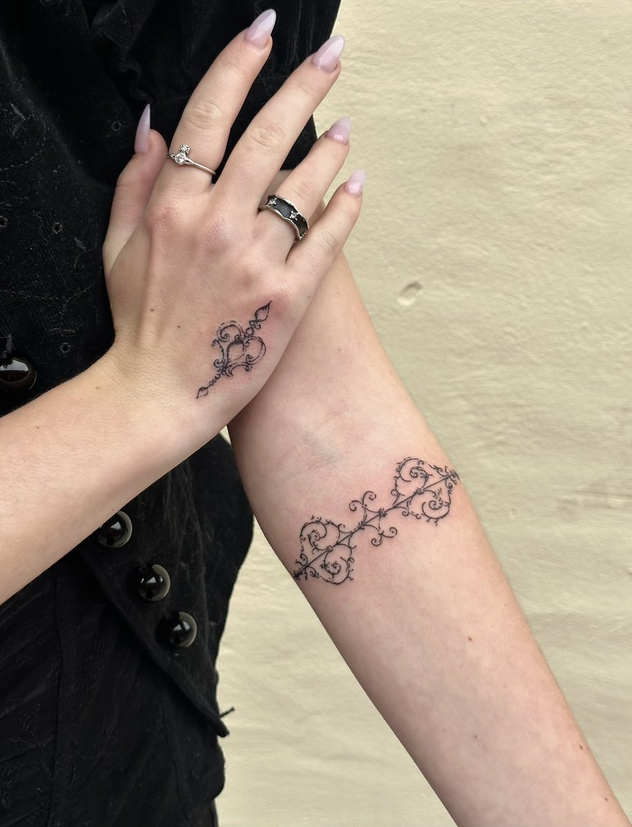 j😵line tweet media