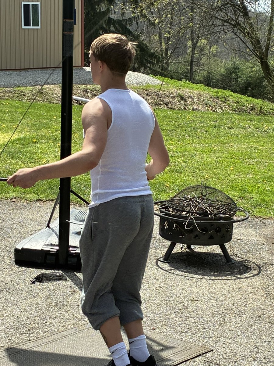 LCarson3322's tweet photo. Putting in some work 💪 #wrestling #offseasonwork https://t.co/i8UvDEFfe6