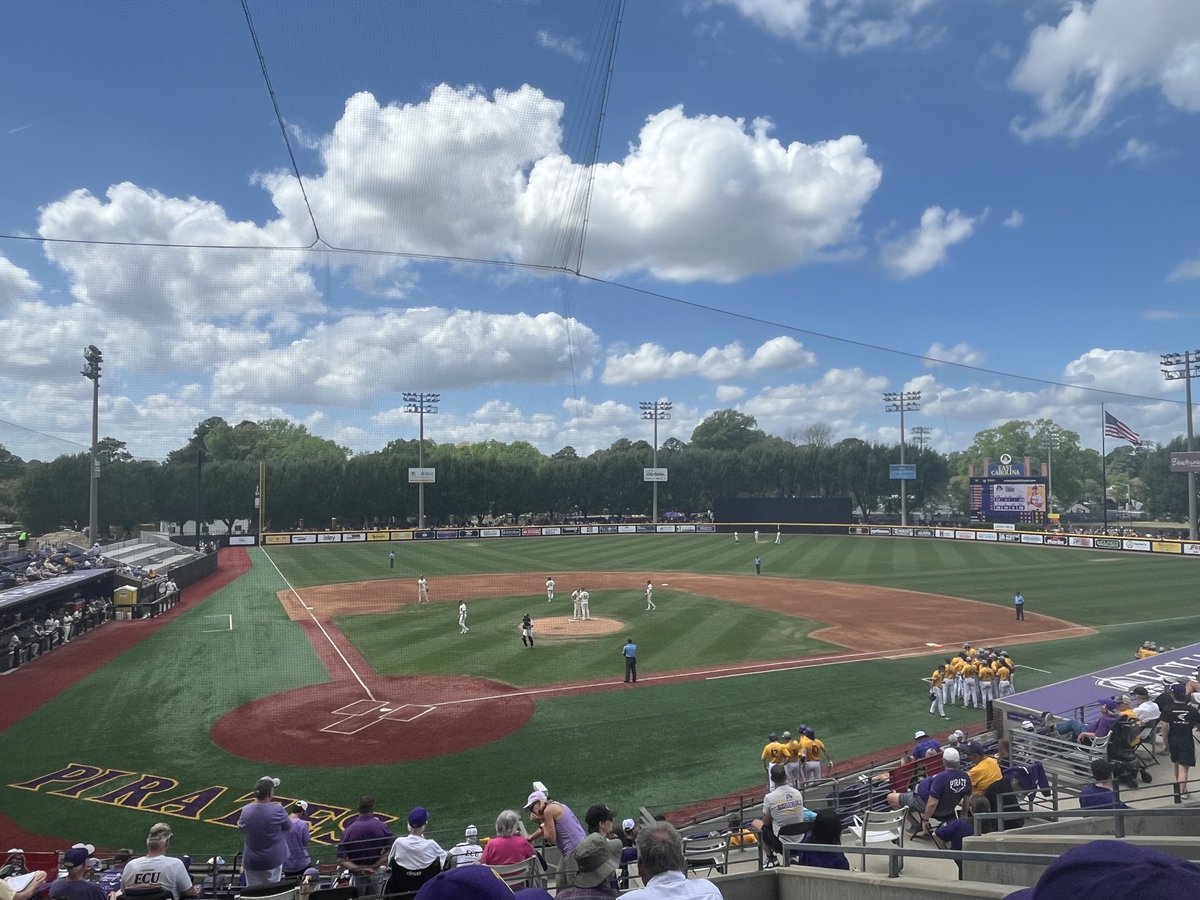 TheColbyD's tweet image. You are looking live….. at Clark LeClair Stadium and The Jungle 

@TCEonSGPN 

#ECU #EastCarolina #CollegeBaseball