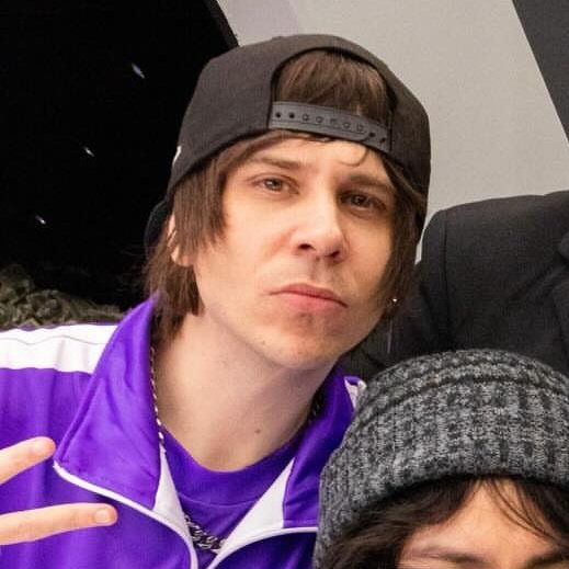 bren⁷ verá a bts ⊙⊝⊜ tweet media