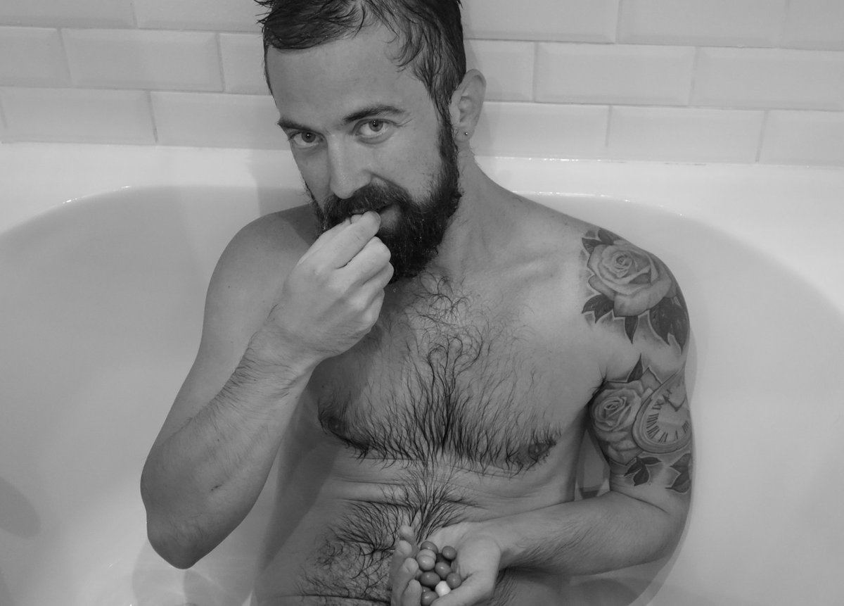 Crusing boy 75 🔞 tweet media