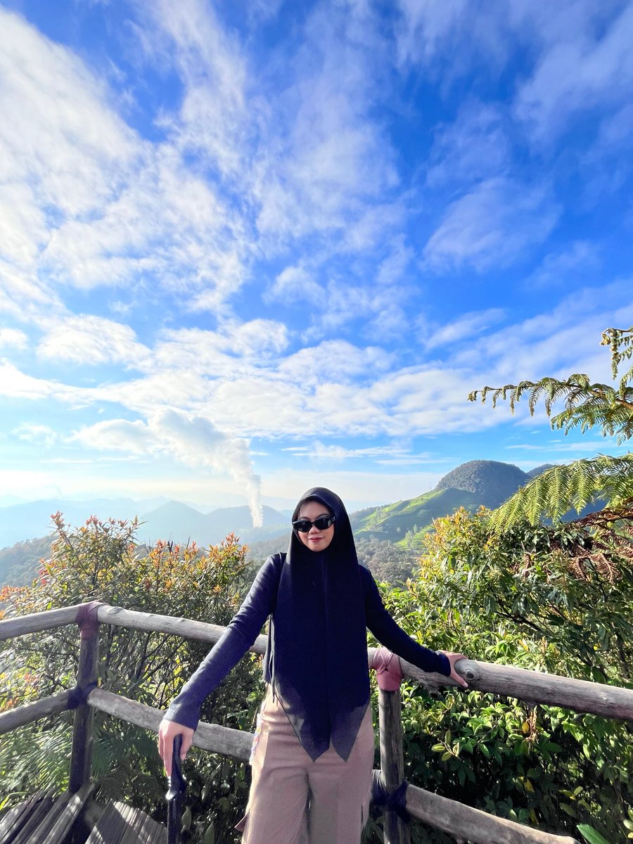 sadgwerll's tweet photo. Gapernah olahraga tiba-tiba naik gunung tuhh jantung amann?!? https://t.co/WqyRSmYzom