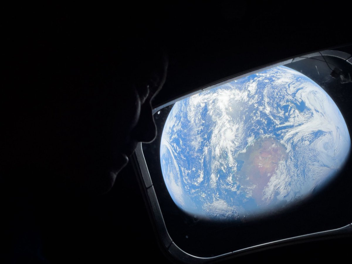 astro4pics's tweet photo. THIS VIEW 🥹🌍 https://t.co/r0QG2COUnh