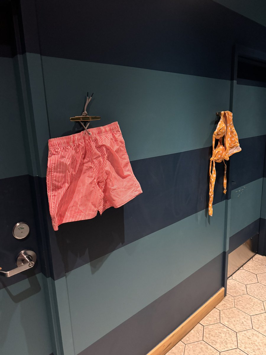 Alborg “Frogman” Einstein tweet media