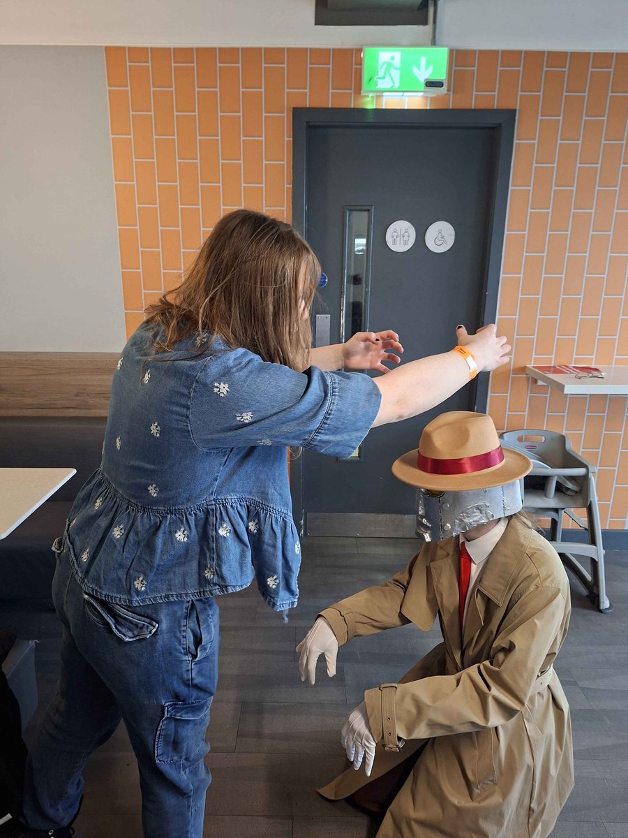 this motherfucker and his low profiling crouch