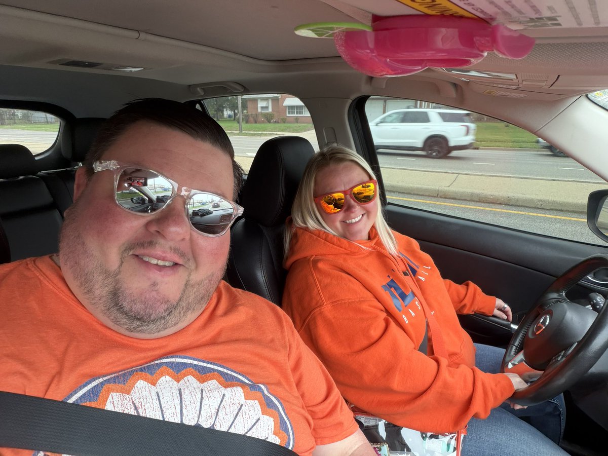 Why Do I Illini?

My earliest memories of 🏀 was with my mom &amp; the Flyin’ Illini, and she cried in 89. From that I learned love for sports!

Then I find a wife equally passionate.

Each year, a chapter, is this the fairytale we’ve dreamed?

#LiterallyOnTheRoadToTheFinalFour