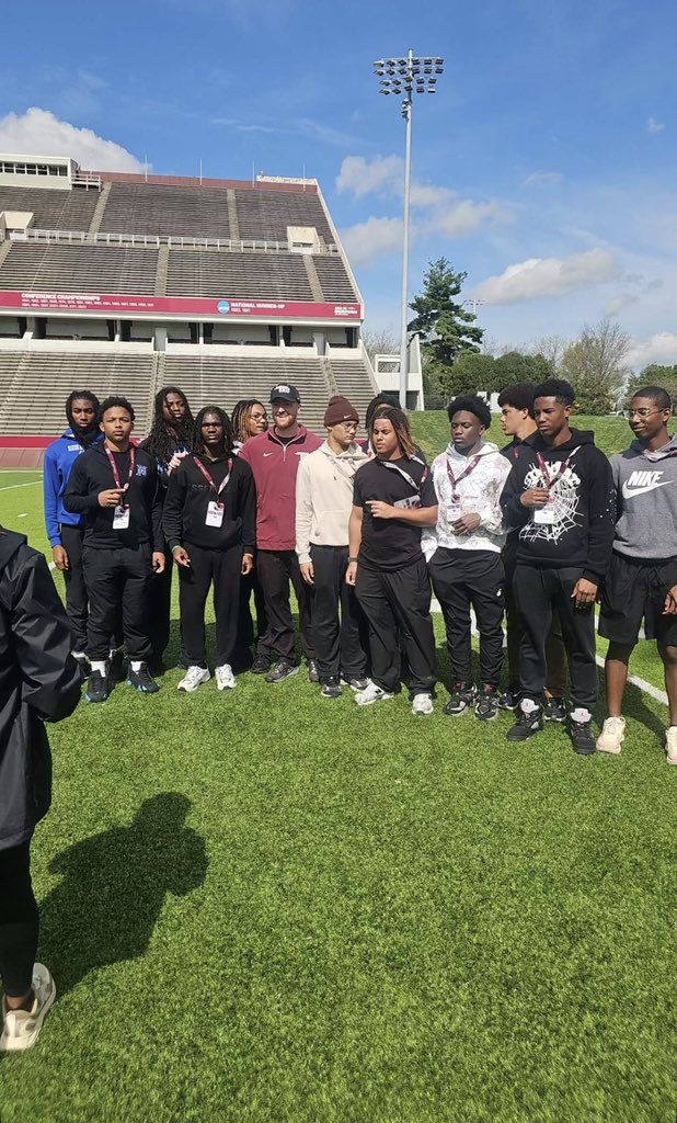 JatavienMurphy's tweet photo. had a great time at EKU spring practice.@CoachDerekDay @CoachWatson9 @jaxegan_eku @EKUFootball . I wanna thank @270Made for giving me this opportunity. @FBCoachThompson @deeyoc_ 
AGTG https://t.co/zLvi3vQPGU