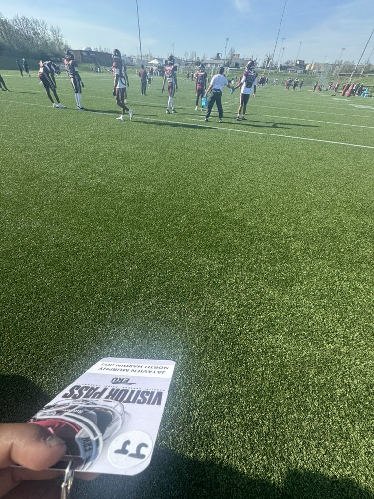 JatavienMurphy's tweet photo. had a great time at EKU spring practice.@CoachDerekDay @CoachWatson9 @jaxegan_eku @EKUFootball . I wanna thank @270Made for giving me this opportunity. @FBCoachThompson @deeyoc_ 
AGTG https://t.co/zLvi3vQPGU