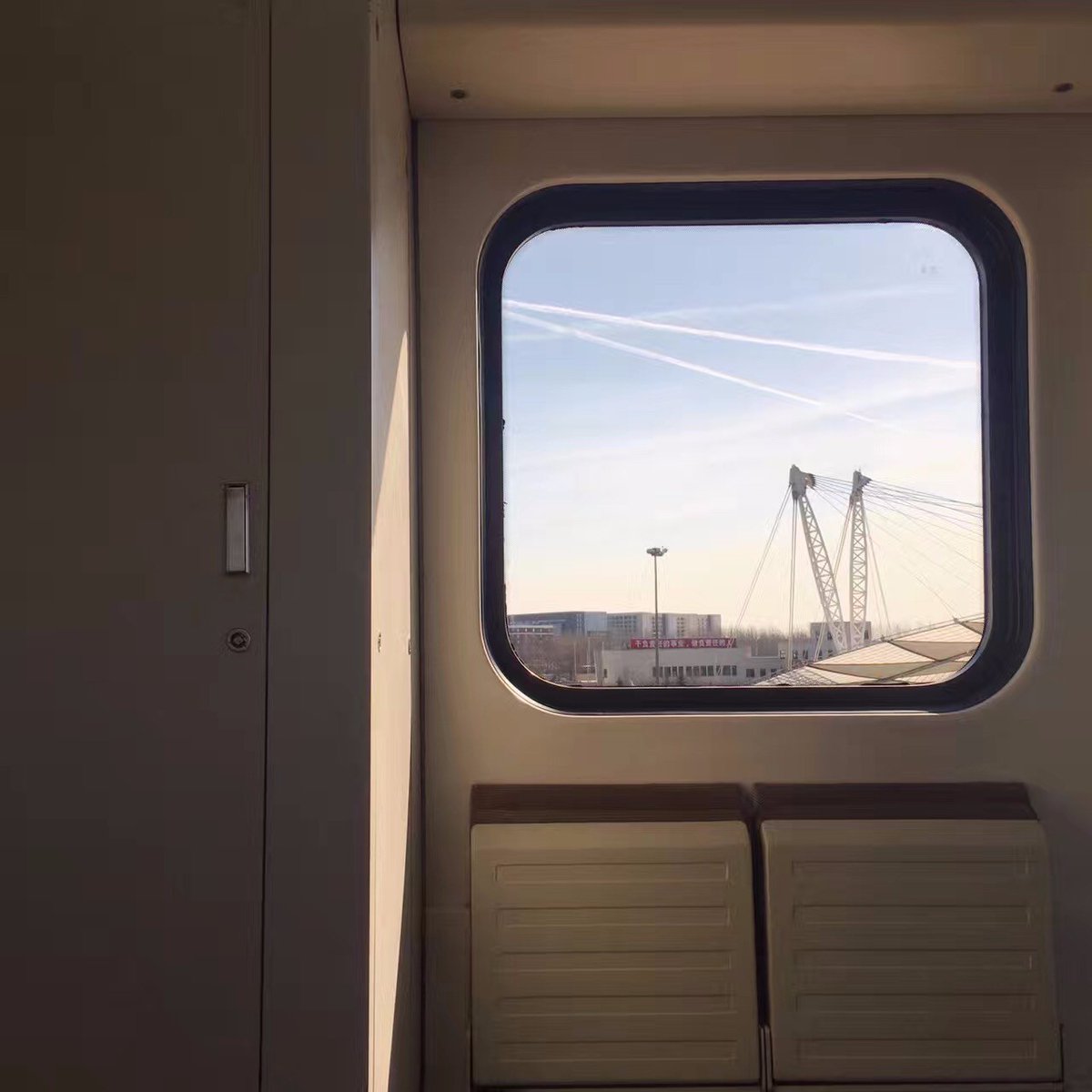 jrsuraj's tweet image. "Sort old stuff: Keep joy, donate value, toss clutter. Free space = free mind  #DeclutterHappiness"