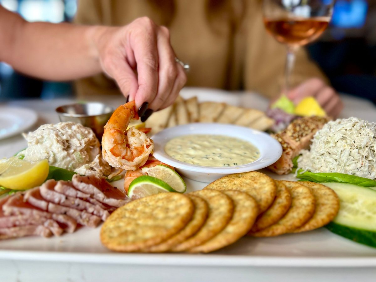 Pier22Dining's tweet image. 🌊 Indulge in the flavors of the ocean!
Our Seacuterie Board is loaded with Yellowfin tuna, smoked salmon, crab salad, shrimp, and more. Perfect for sharing or savoring solo! 😉

#Pier22Eats #SeacuterieBoard #SeafoodCravings 

Book your table: pier22.com/reservations