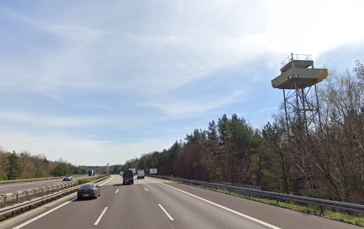 Hier über die A2 fahren, nachdem man sich bei der Bundeswehr die Ausreise hat genehmigen lassen