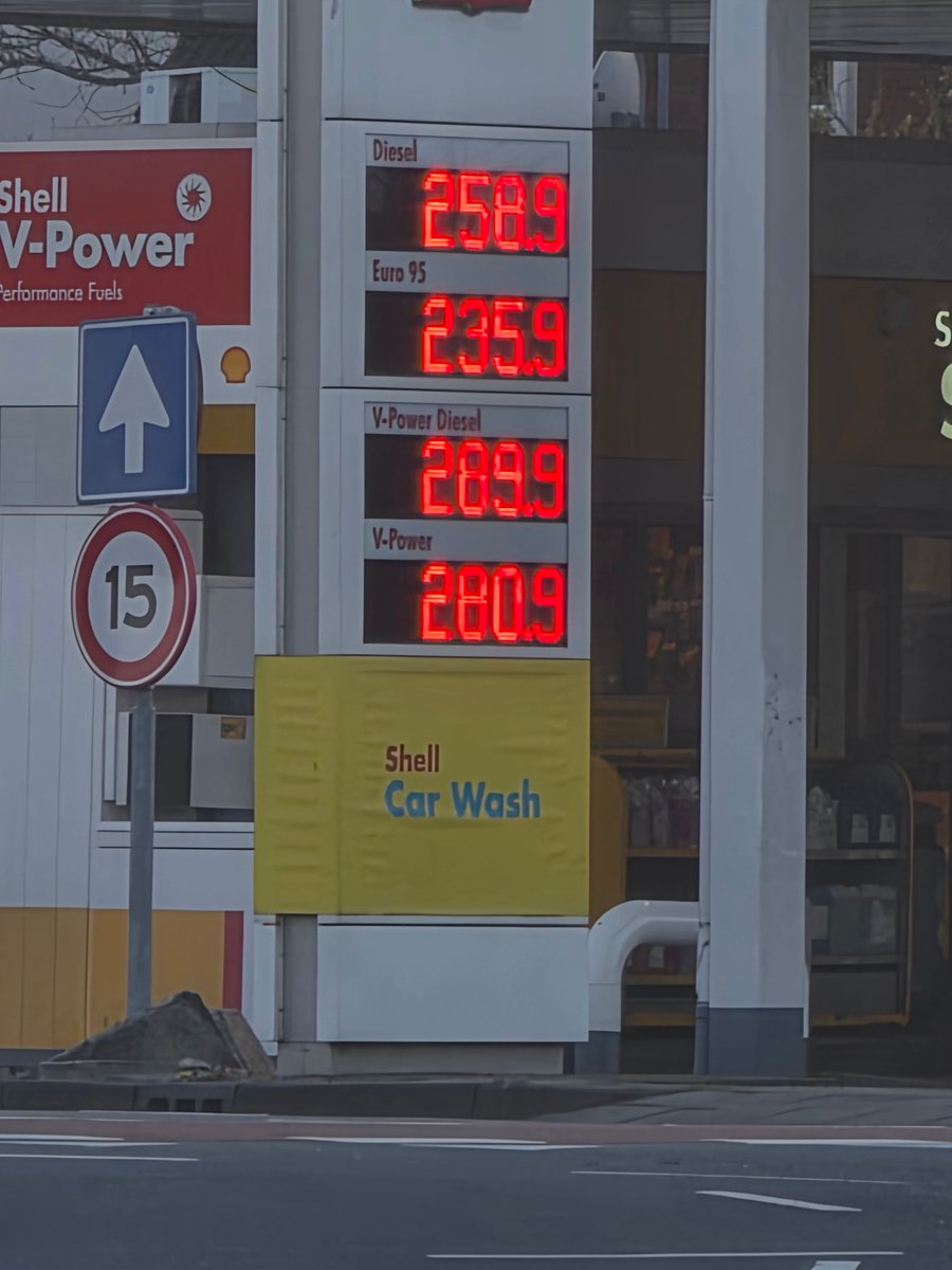 Anonymous tweet media