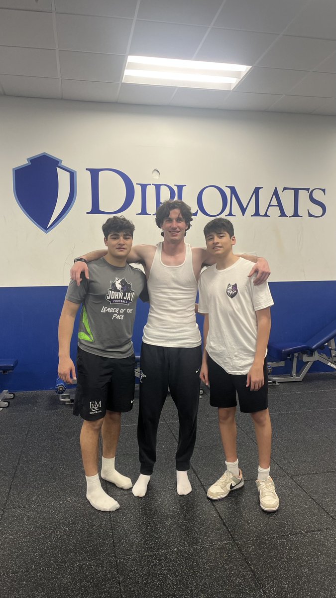 HollywoodBlue5's tweet photo. ⁦@FandMFootball⁩ ⁦@JosephArefieg26⁩ @jon Luke Arefieg https://t.co/OS7rCplS3e