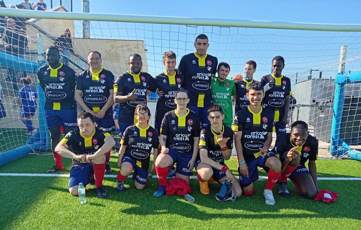 UEO1921's tweet photo. 🥳 Dissabte per emmarcar a Vidreres!
🏅 El @cagarrotxa, primer classificat de la Fase Bronze del #MICIntegra, el torneig de futbol inclusiu del @micfootballcup.
📈 Triomfs contra MAP Abadessenc (4-0), Mont-ras FC (4-0) i Taina FC a la final (5-0). Bravo!
#OrgullOlotí #femclub https://t.co/U7n2zKdtVn
