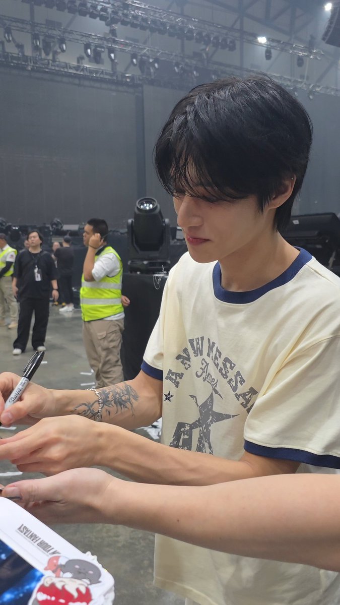 JWY safe place tweet media