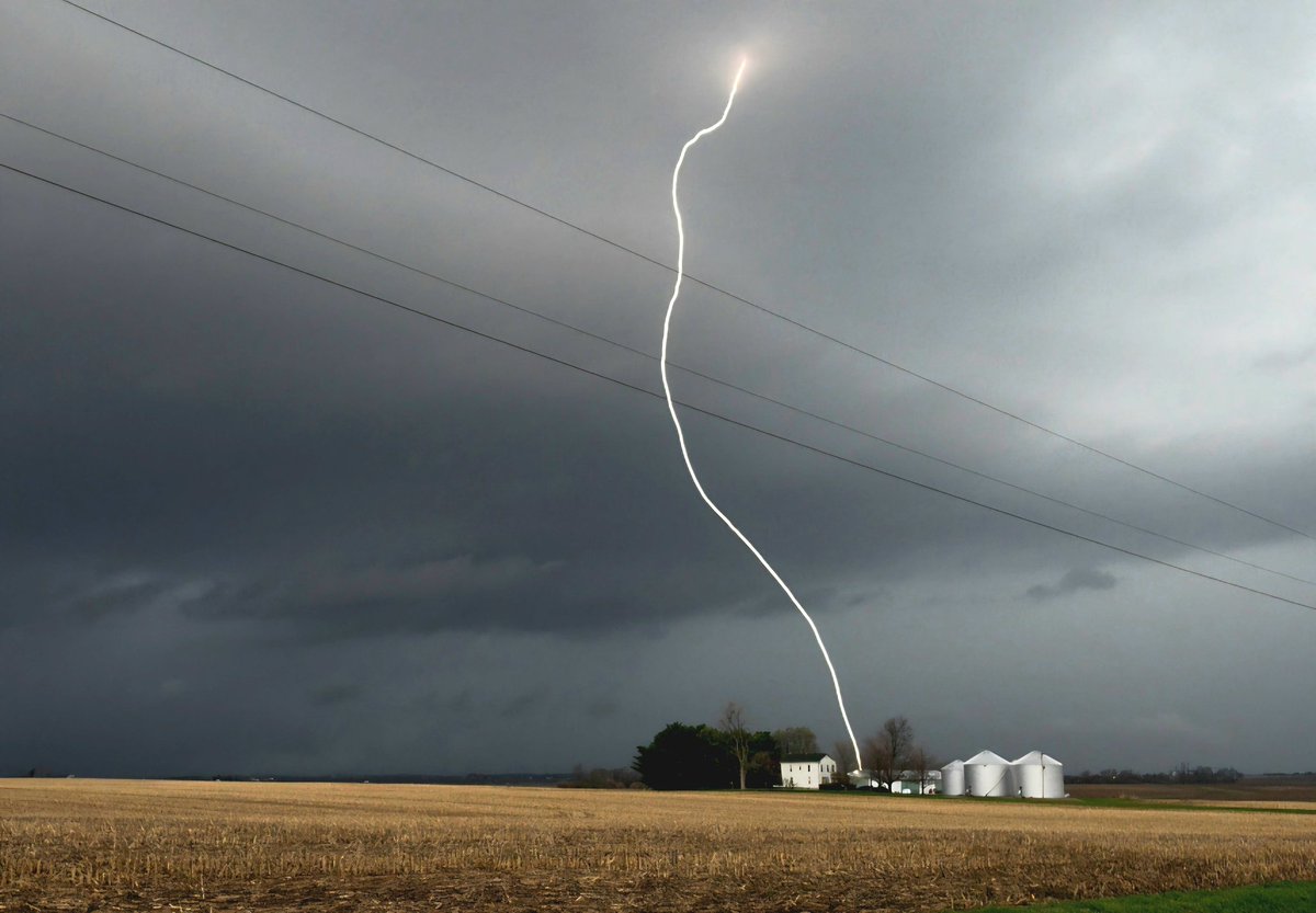 nmjameswilson's tweet image. The #lightning was crazy in #illinois yesterday. Here are a couple screen grabs but I will review more video later from this fun chase. #wxtwitter