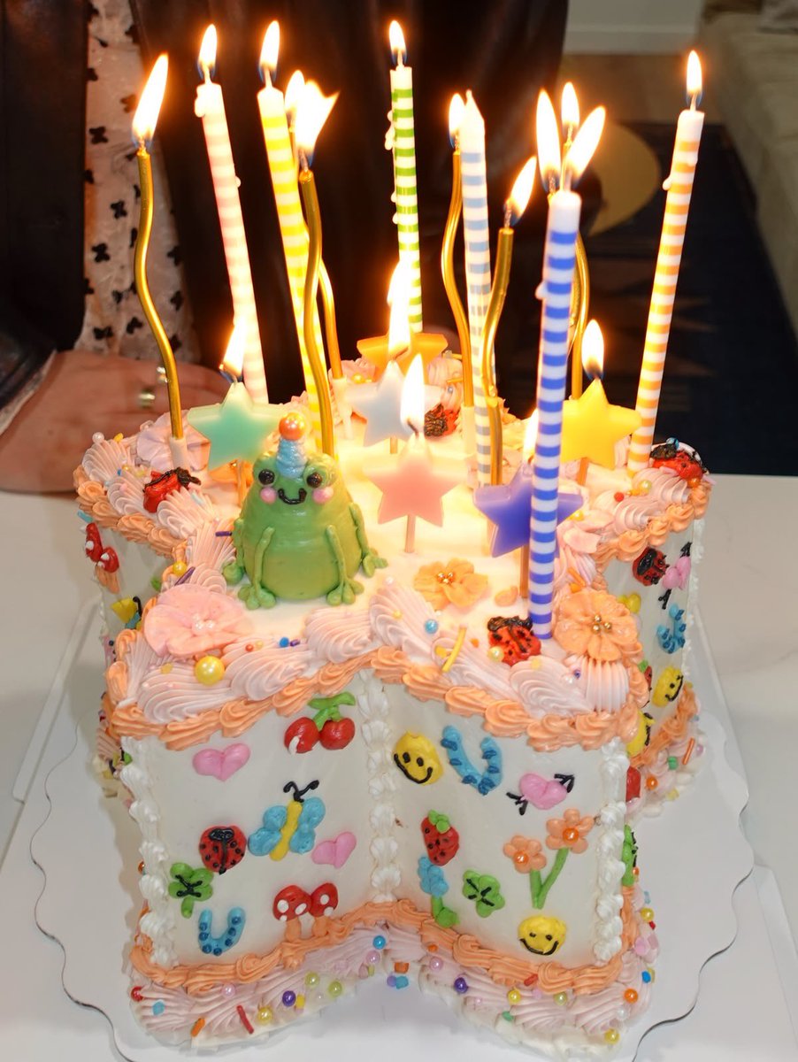 oʇı̣sǝnb!⚢🐛 tweet media