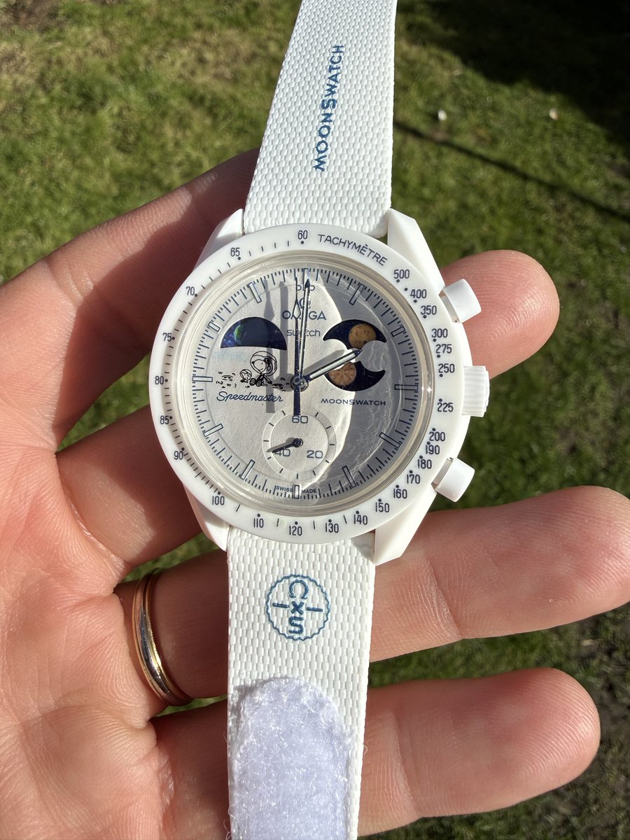 parlezmusic's tweet photo. New stock #moonswatch #snoopy DM for price #parlezrecordwatchstore #omega #swatch https://t.co/C0McNTG87T