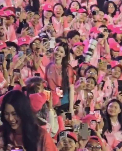 p 🐭🖤🦜 tweet media