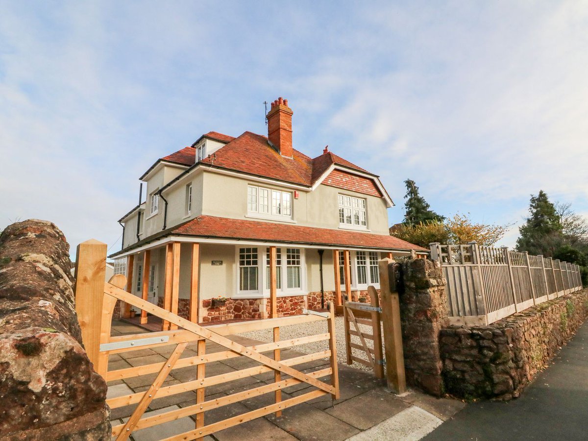 scateringcouk's tweet image. Westholme Lodge, a 7-bed retreat in Minehead sleeping up to 14 people.

🐾 Dog friendly · 🛁 Hot tub
📍 Minehead, Somerset

selfcatering.co.uk/england/somers…

#Minehead #Somerset #DogFriendly #HotTub #HolidayCottage #SelfCatering