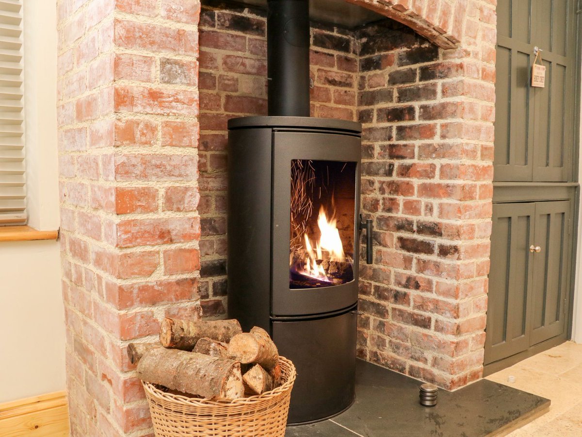 scateringcouk's tweet image. Westholme Lodge, a 7-bed retreat in Minehead sleeping up to 14 people.

🐾 Dog friendly · 🛁 Hot tub
📍 Minehead, Somerset

selfcatering.co.uk/england/somers…

#Minehead #Somerset #DogFriendly #HotTub #HolidayCottage #SelfCatering