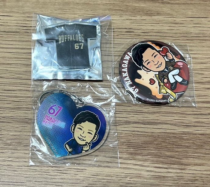 グッズ取引 tweet media