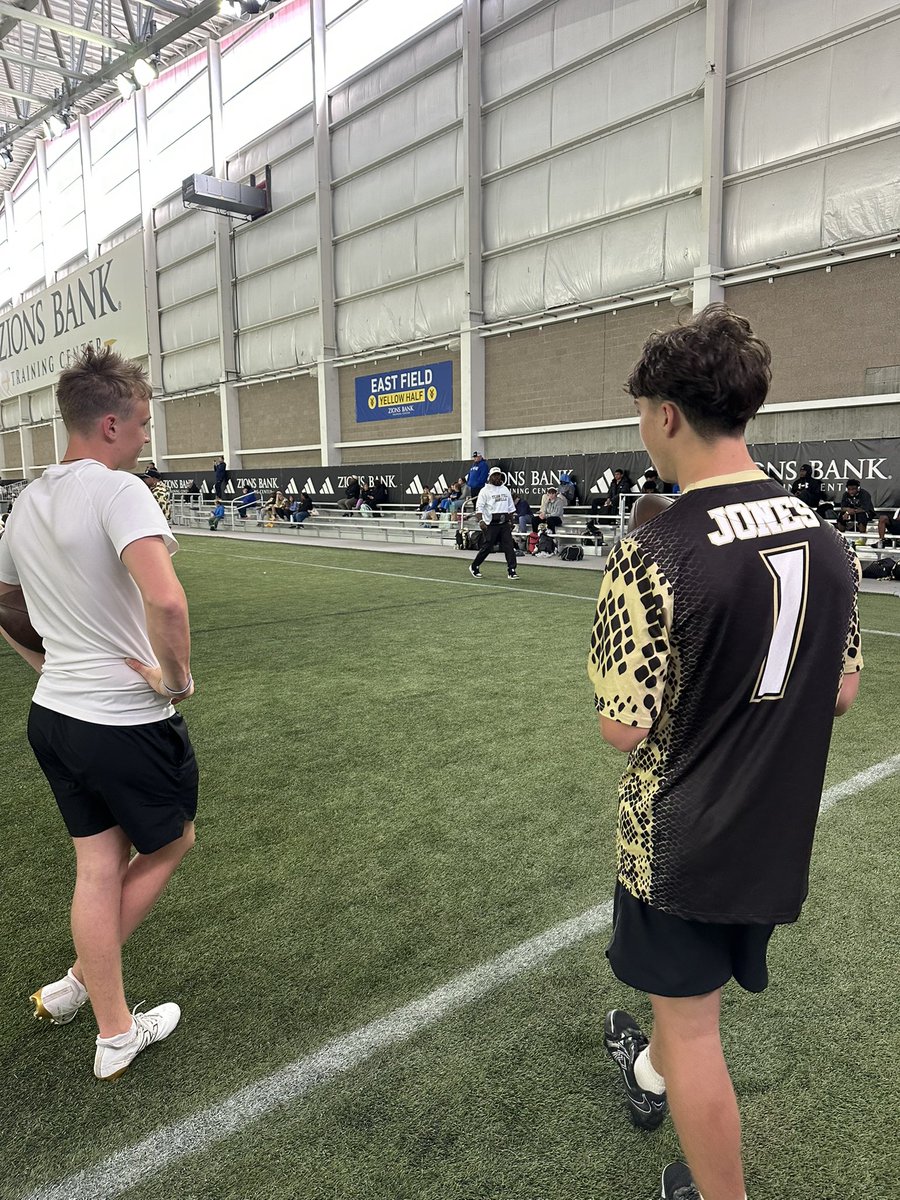 TeamFullGorilla's tweet image. 15U @TeamFullGorilla bracket play on deck, no better way to spend Easter weekend than competing with your brothers🦍🏈💯 #ballers #ifyouballyoullgetthecall #skorillas #gorillawarfare #OAGAAG