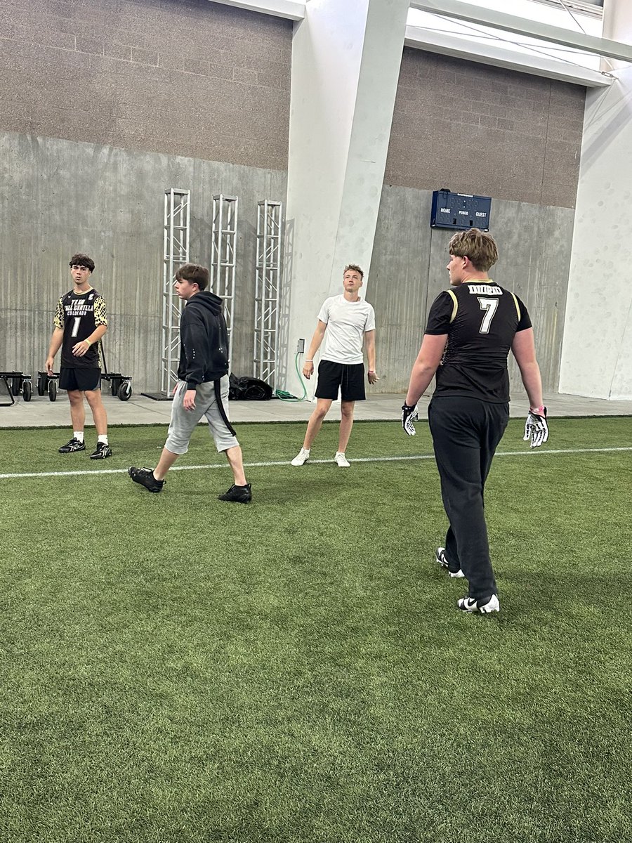 TeamFullGorilla's tweet image. 15U @TeamFullGorilla bracket play on deck, no better way to spend Easter weekend than competing with your brothers🦍🏈💯 #ballers #ifyouballyoullgetthecall #skorillas #gorillawarfare #OAGAAG