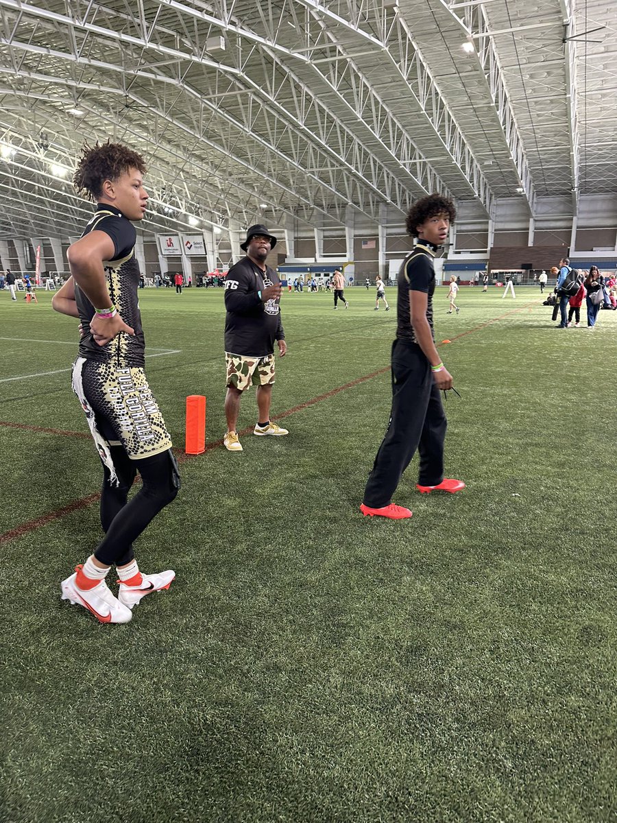 TeamFullGorilla's tweet image. 15U @TeamFullGorilla bracket play on deck, no better way to spend Easter weekend than competing with your brothers🦍🏈💯 #ballers #ifyouballyoullgetthecall #skorillas #gorillawarfare #OAGAAG