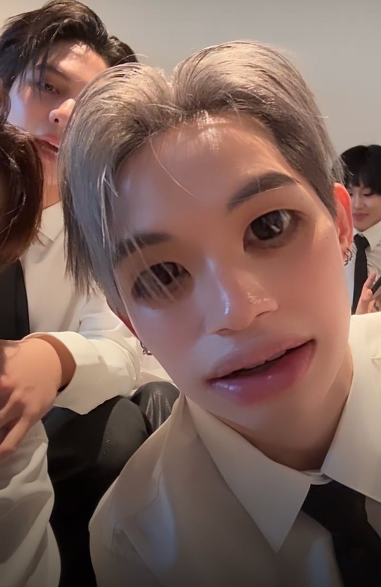 estliamgurl tweet media