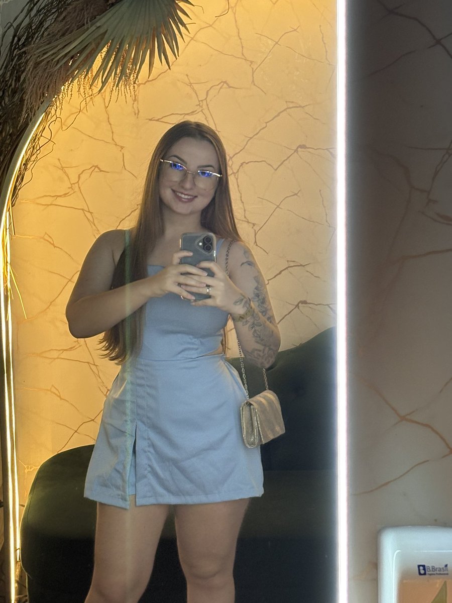 Biia_ffc7's tweet photo. tem dias que a gente se olha no espelho e gosta do que vê 🤩 autoestima em dia… e não é sorte, é fase boa mesmo 💅🏼 https://t.co/VNw0FtB23r