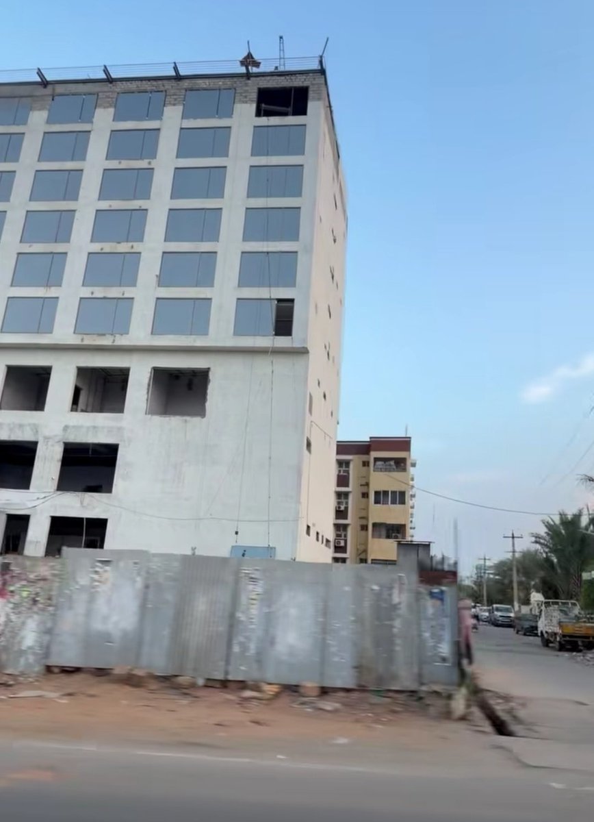 Trichiites's tweet image. The ARK by Crossway, a 2B+G+8-storey luxury 4-star hotel project is progressing well Mannarpuram in Trichy.
#Trichy #Hotel #Sky