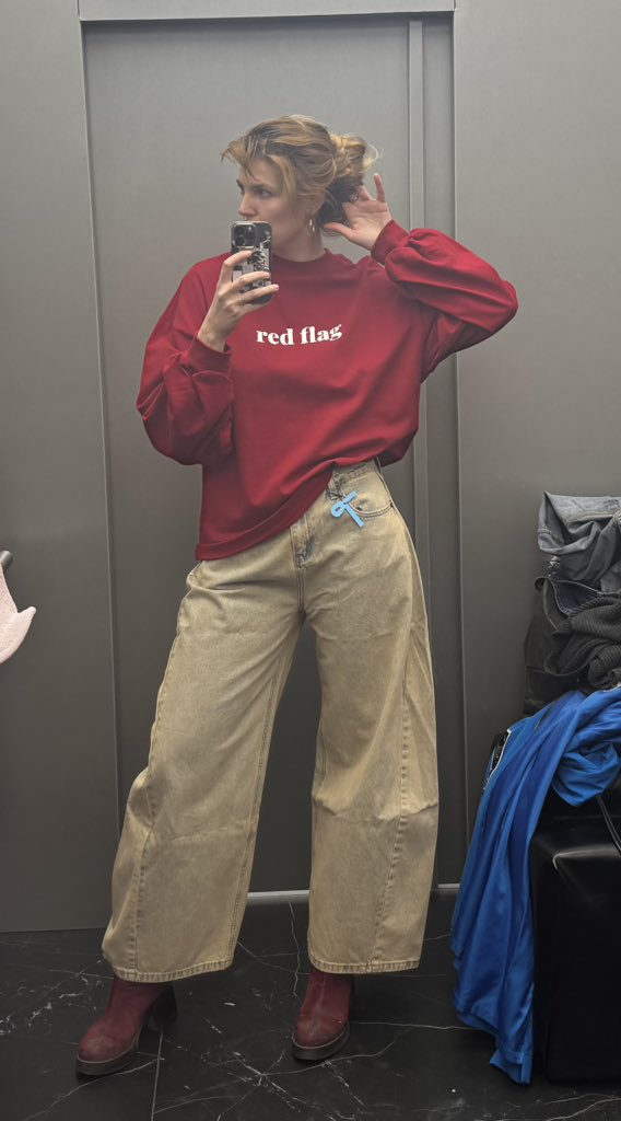 Хозяйка молотка tweet media