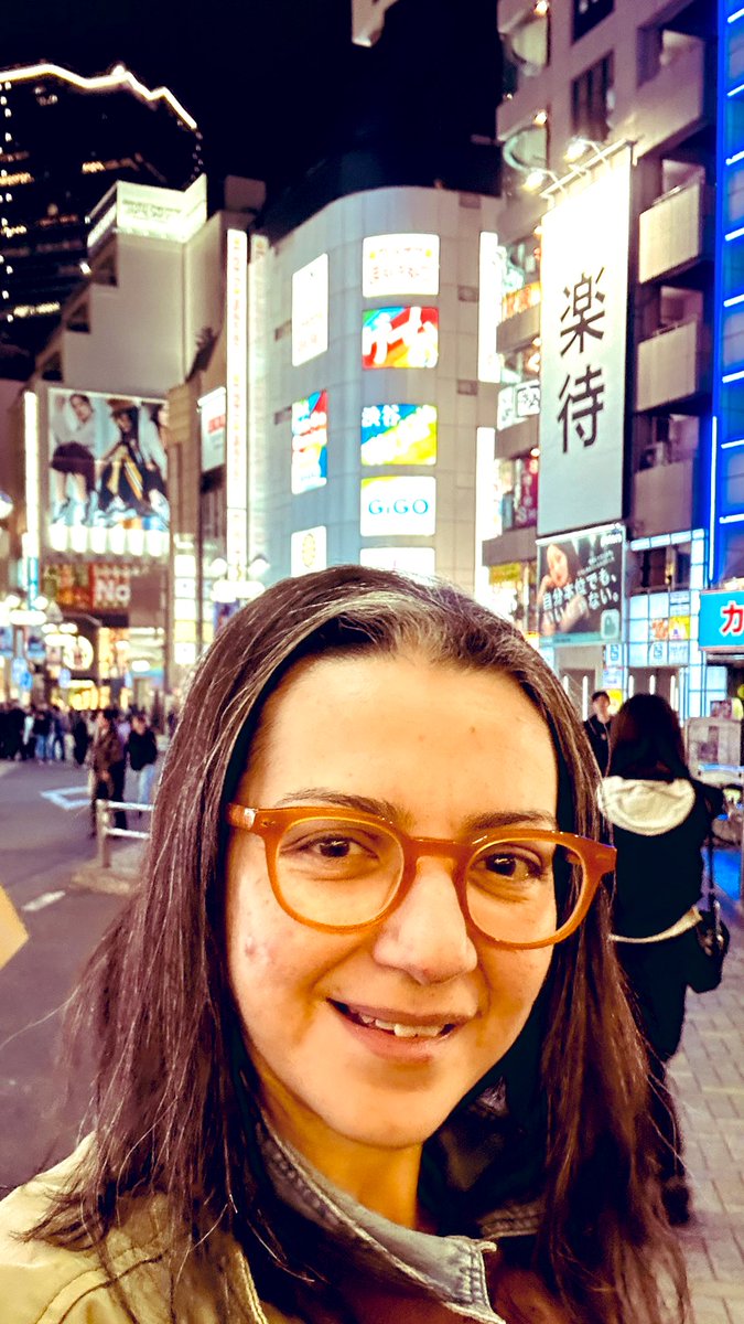 Shaimaakhalil's tweet photo. Saying goodbye to #Japan 🧵 
What a privilege it is to have called this place home! 
These two pics are 3 years apart… 
The one on the left: I’d just arrived in #Tokyo having left my beloved #Sydney.
Emotional and overwhelmed, I could hardly fathom where I landed let alone how I was going to tell the story of this beautiful , strange and VERY different place! Had I made I mistake?! I thought… Should I had never left Oz! 
Fast forward 3 yrs to the pic on the right: at exactly the same place in #Shibuya , what you don’t see are the tears … I can tell you now hand on heart - that living + working in Japan is hard but leaving is much harder.