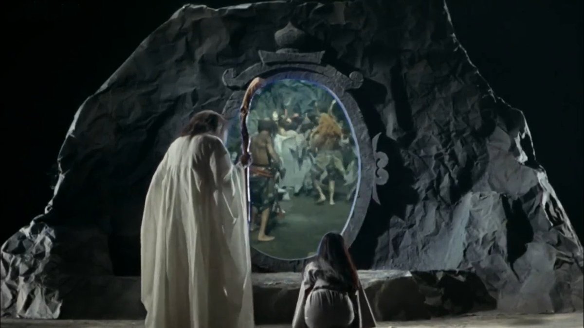 Sarah Makes People Watch Things! tweet media