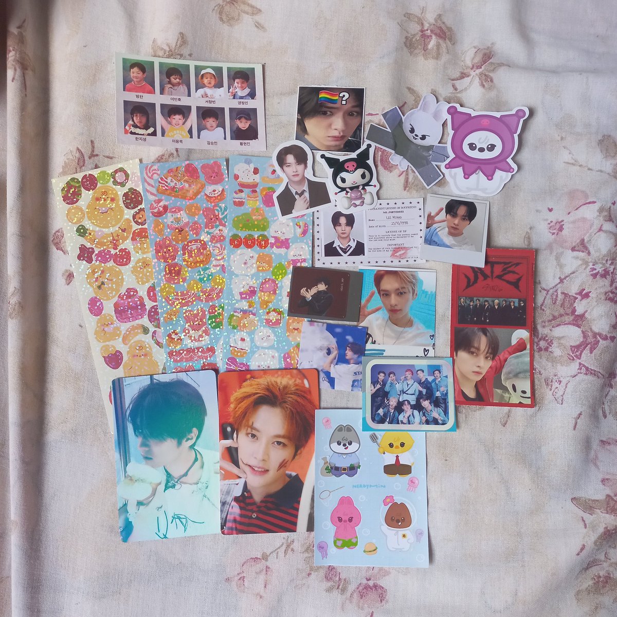 minchanheart's tweet photo. feedback super positivo pra @leekwbite por ter me vendido o lino petista e postcard dela depois de eu insistir tanto!! 💗
tava bem embaladinho e ainda me encheu de brindes, obrigada bb ♡ https://t.co/hlrXqXJfbo