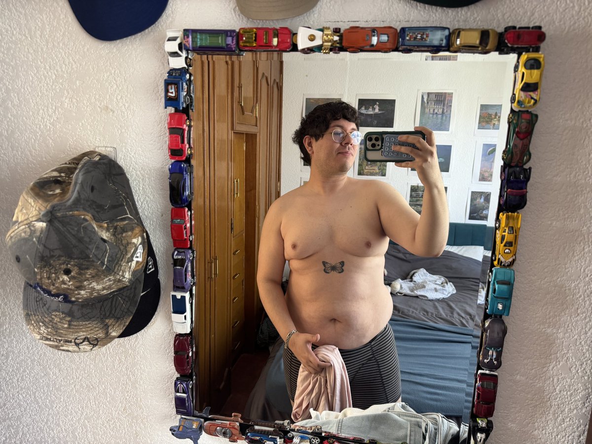 connor_pooh's tweet photo. #bigboy #dadbod https://t.co/qHnxw7bYXf