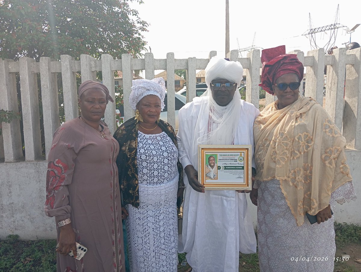 D_ComradeMallam's tweet photo. Today, my father Alhaji Lateef Babatunde Balogun was turbaned as the AGBESINGA AD-DEEN of Ansarudeen Society of Nigeria , Ajewole Division, Osogbo Osun State.

Congratulations 👏🏾🎉 Sir https://t.co/Nf4pm8SmhK