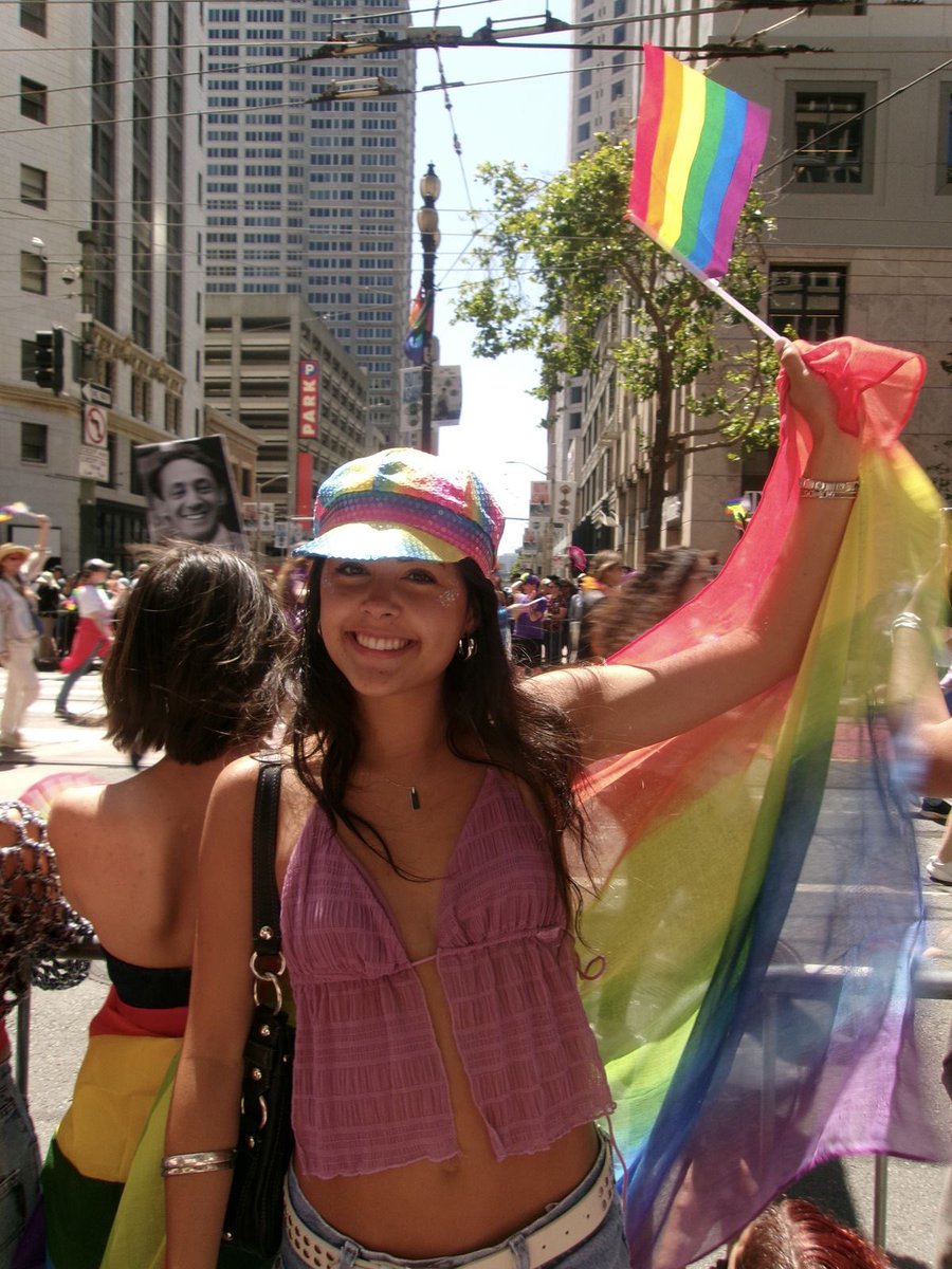 oʇı̣sǝnb!⚢🐛 tweet media