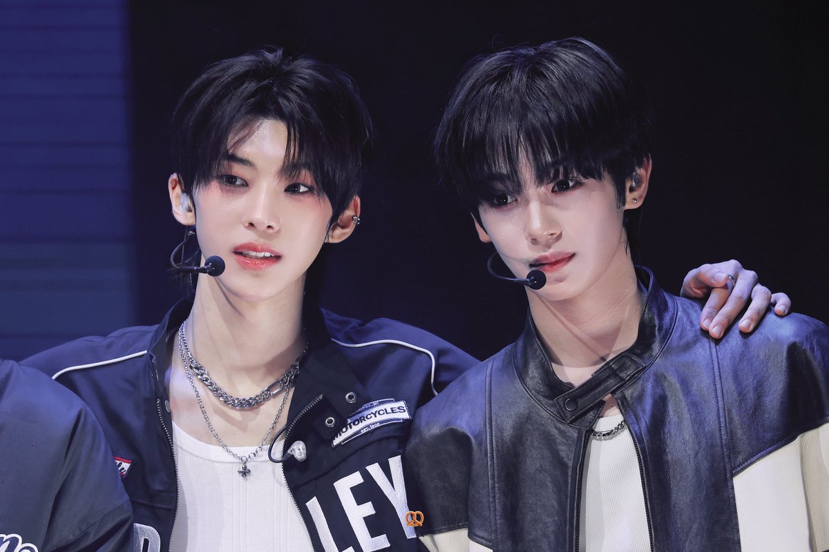 i33dot's tweet photo. 260328 서울팬미팅 
#김도훈 #kimdohun #황은수 #hwangeunsoo #idntt #아이덴티티 https://t.co/08NvmWhc6K