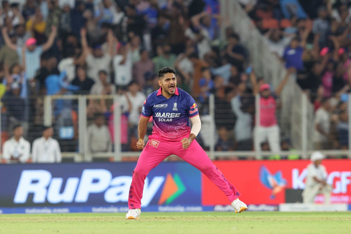 IPL's tweet photo. Ice in his veins 🧊
Fire in his bowling 🔥

A 𝗰𝗹𝘂𝘁𝗰𝗵 𝗳𝗶𝗻𝗮𝗹 𝗼𝘃𝗲𝗿 from Tushar Deshpande 🫡

Scorecard ▶️ https://t.co/6D02Fh0IHv

#TATAIPL | #KhelBindaas | #GTvRR | @rajasthanroyals https://t.co/HONB2237Kz