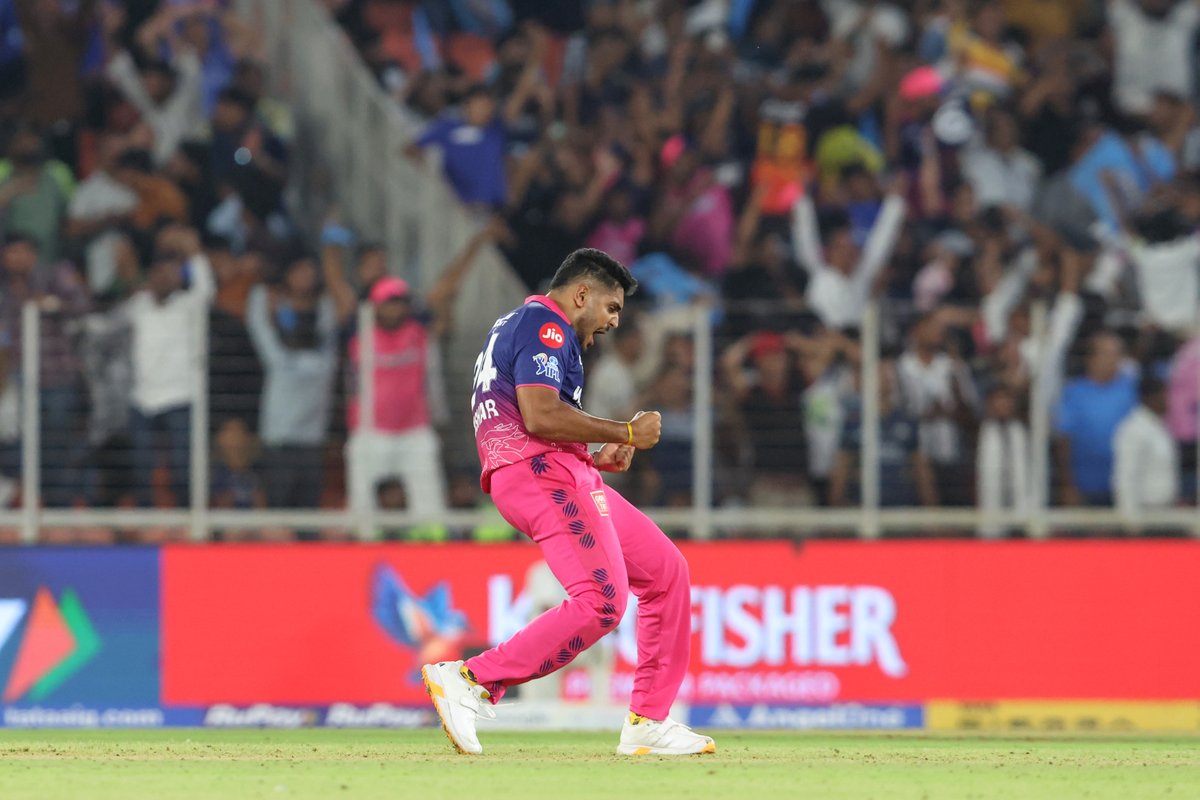 IPL's tweet photo. Ice in his veins 🧊
Fire in his bowling 🔥

A 𝗰𝗹𝘂𝘁𝗰𝗵 𝗳𝗶𝗻𝗮𝗹 𝗼𝘃𝗲𝗿 from Tushar Deshpande 🫡

Scorecard ▶️ https://t.co/6D02Fh0IHv

#TATAIPL | #KhelBindaas | #GTvRR | @rajasthanroyals https://t.co/HONB2237Kz