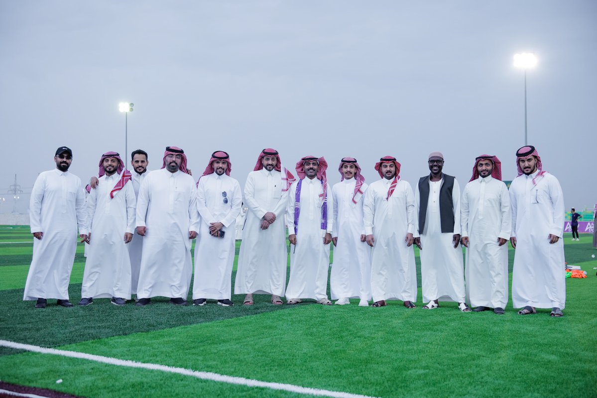 صقـ🦅ــرٍ على سـاق وقـدم
يرقـى سنـود العــز بـعزومـه

صفنـا واحد .. وصوتنــا واحد 

#الصقر_إلى_يلو
#نادي_الصقر💜