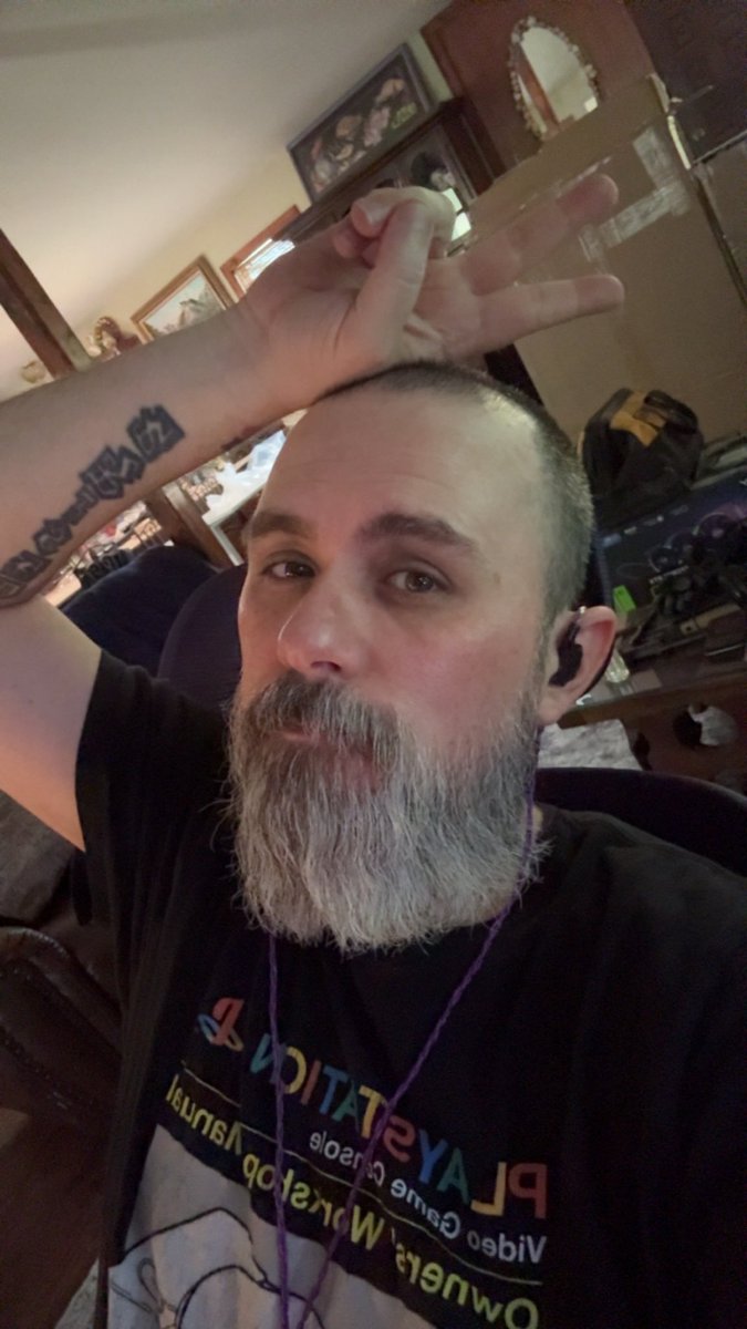 Hunter 👻🖤 tweet media