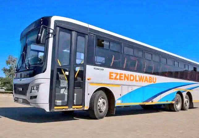 BuhleBakaNgwane's tweet photo. Ihamba kuphi lena? 🤔
#BusSpotters https://t.co/fcQIPy3Ca0